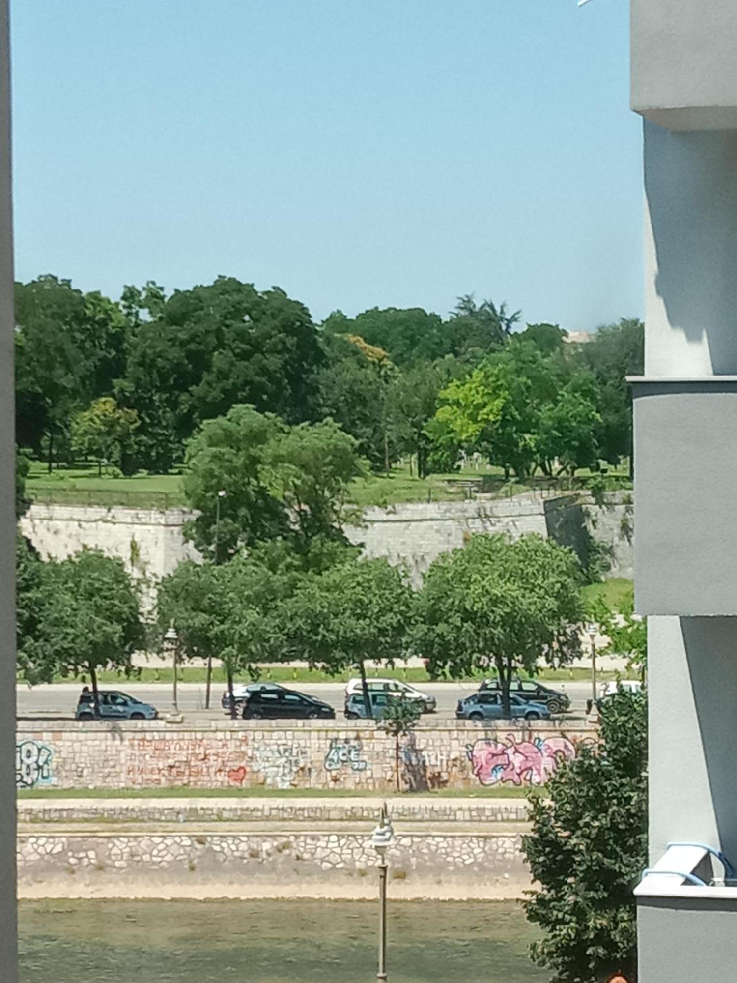 Riviera Apartments Nis Bagian luar foto